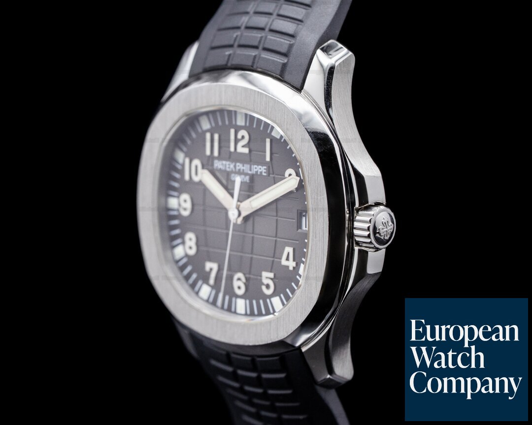 Patek Philippe Aquanaut 5165A Mid Size VERY RARE Ref. 5165A-001
