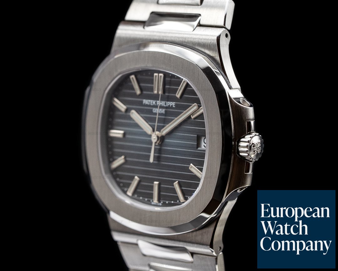 Patek Philippe Nautilus in Stainless Steel with a blue dial - Sup