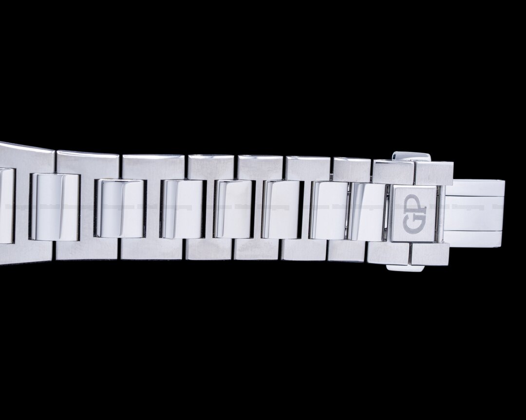 Girard Perregaux Laureato Skeleton 42mm SS / Bracelet Ref. 81015-11-001-11A