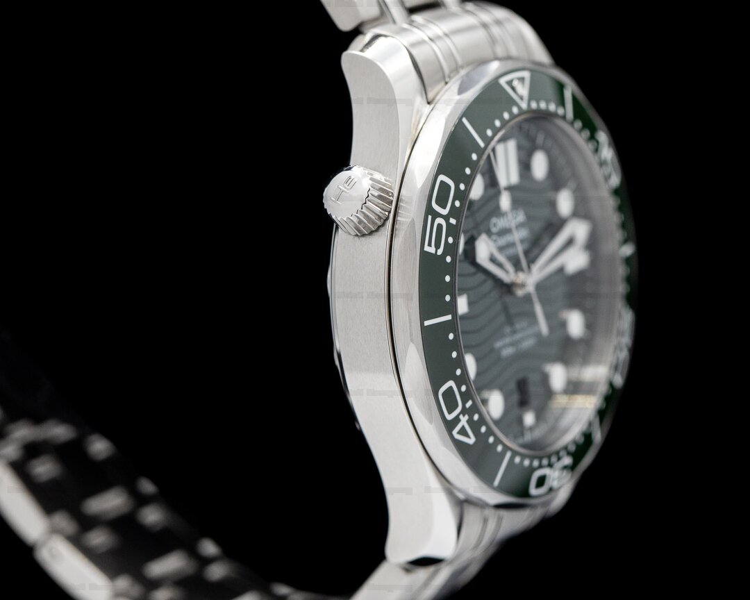 Omega Seamaster Green dial Diver 300M Co-Axial Master Chronometer Ceramic Ref. 210.30.42.20.10.001