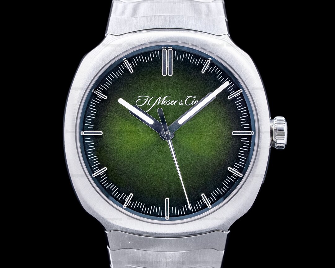 H. Moser and Cie. Moser Streamliner Centre Seconds Green Dial UNWORN Ref. 6200-1200